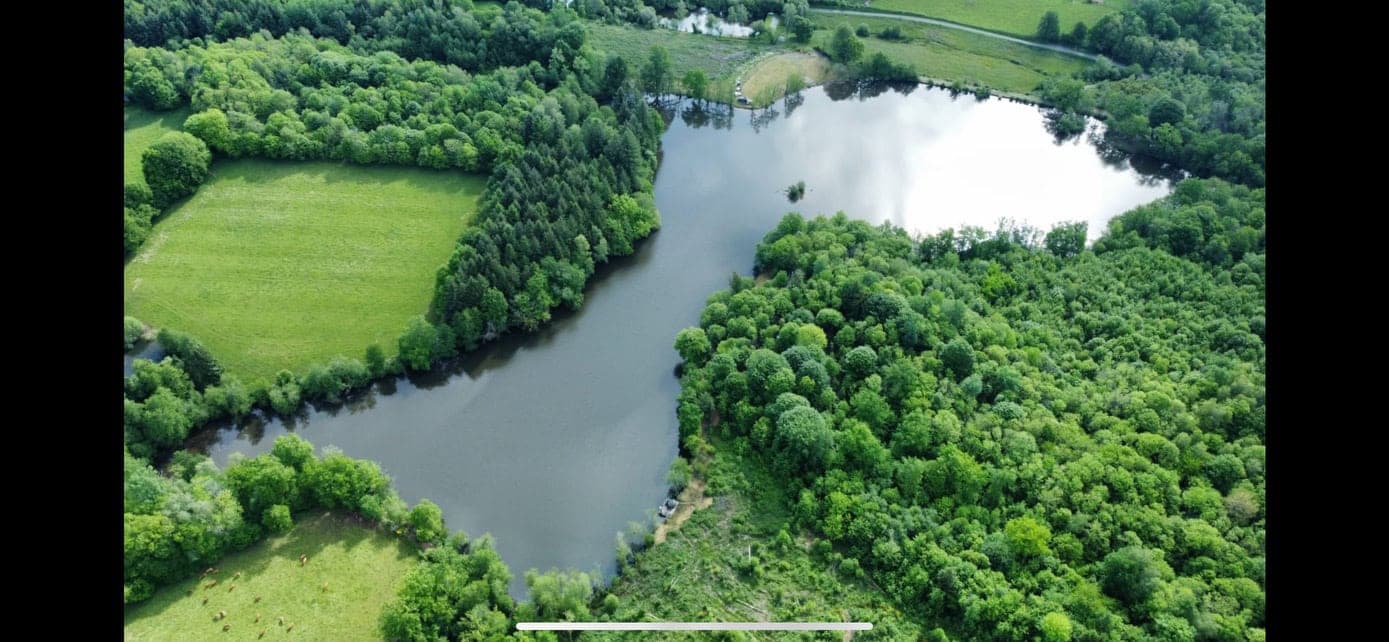 Etang du XVe siècle magnifique et préserver de 7 hectares. 