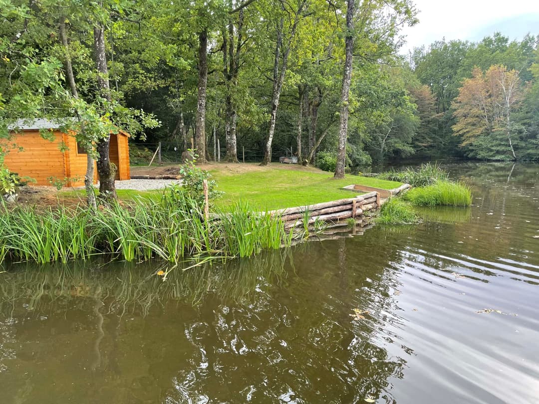 Etang du XVe siècle magnifique et préserver de 7 hectares. 