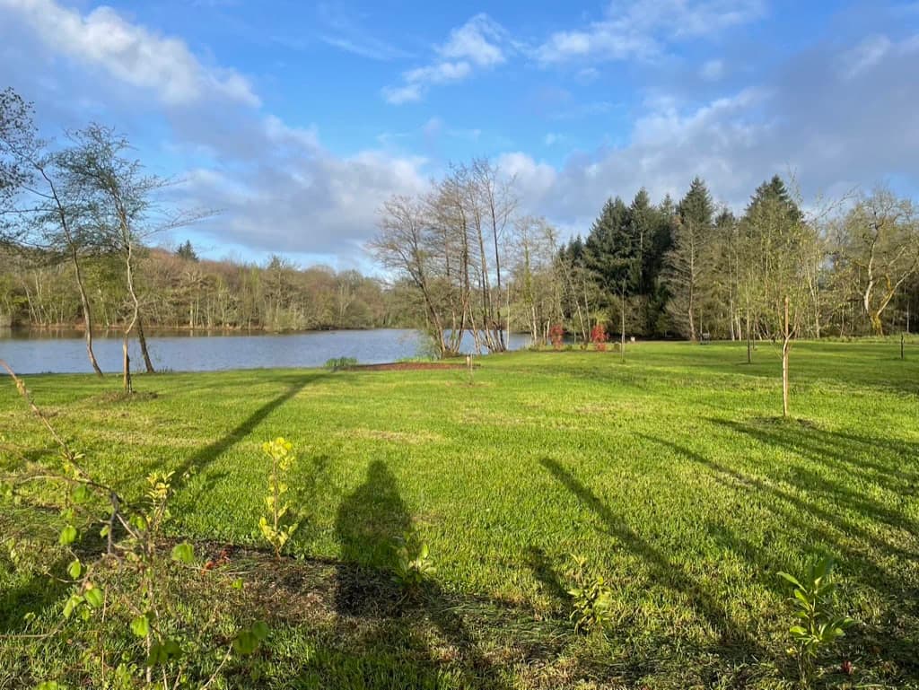 Etang du XVe siècle magnifique et préserver de 7 hectares. 