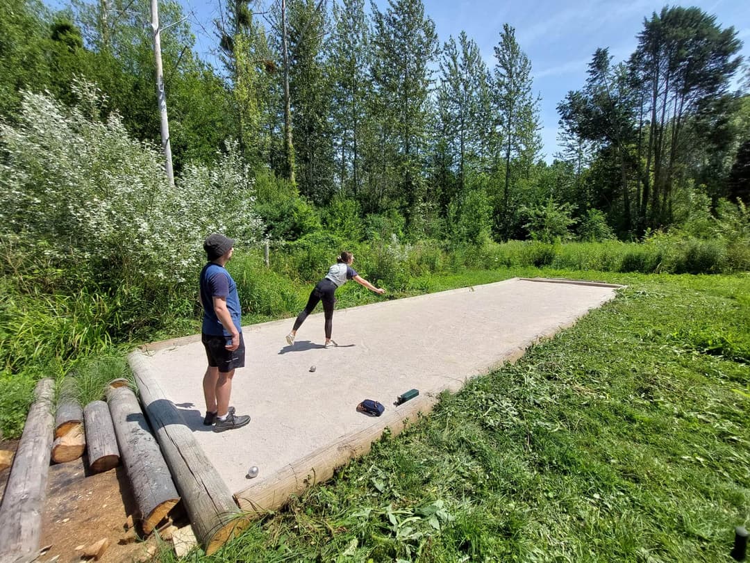 Terrain de loisir avec son étang de pêche 