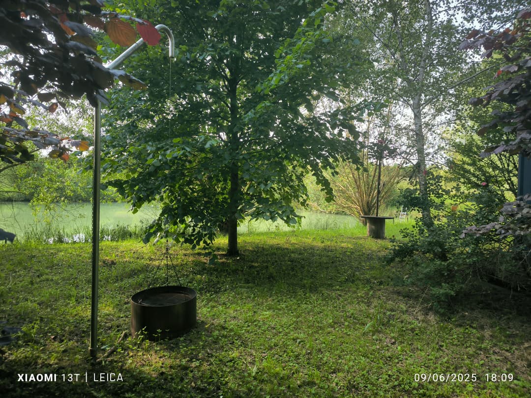 Terrain de loisirs avec etang