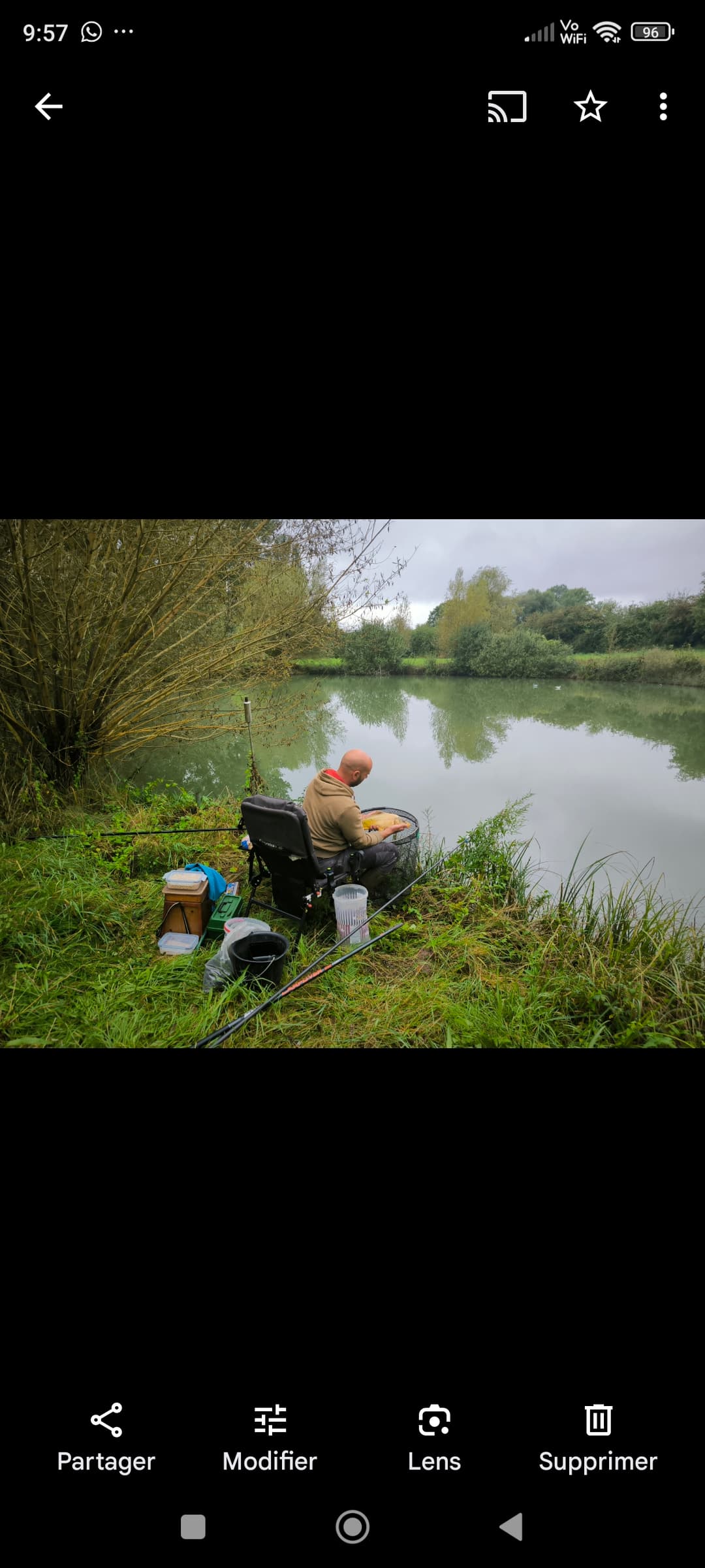 Terrain de loisirs avec etang
