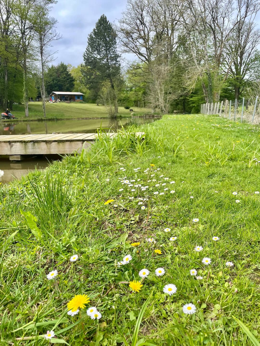 Havre de paix à 2 heurs de Paris avec bel étang de 8000 m2 poissonneux