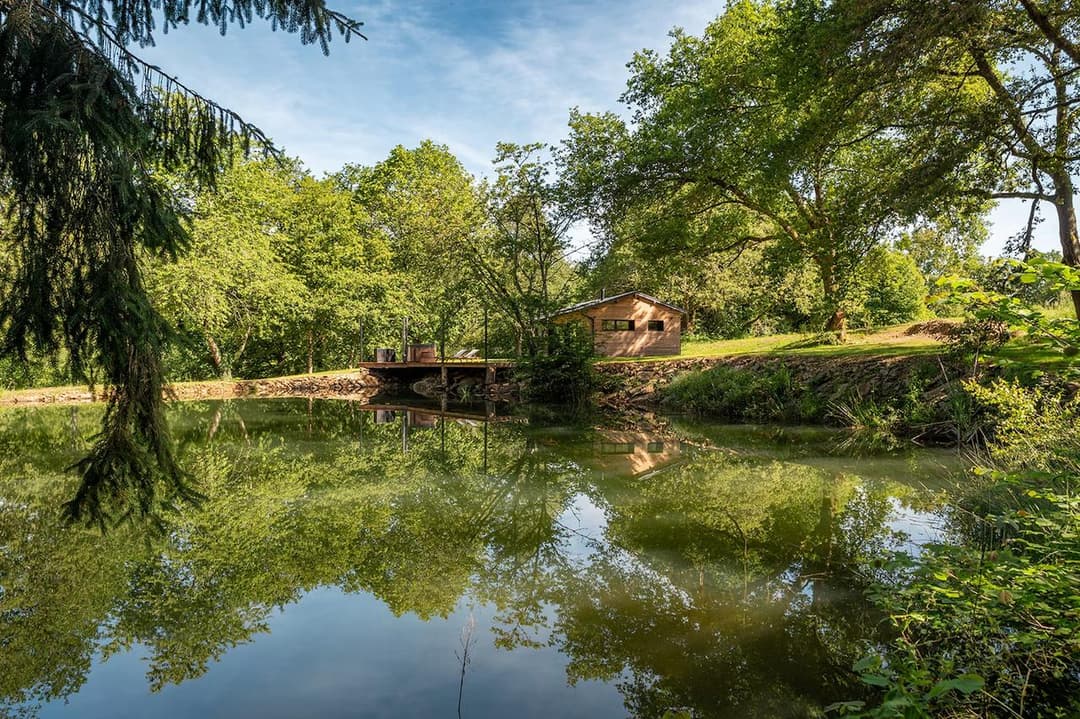 Écolodges haut de gamme dans un domaine privé de 12 hectares en Dordogne