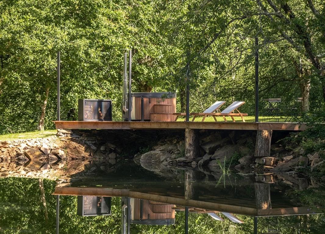 Écolodges haut de gamme dans un domaine privé de 12 hectares en Dordogne