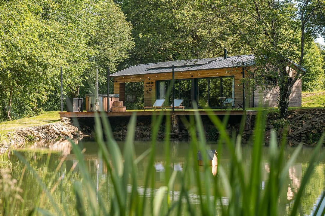 Écolodges haut de gamme dans un domaine privé de 12 hectares en Dordogne