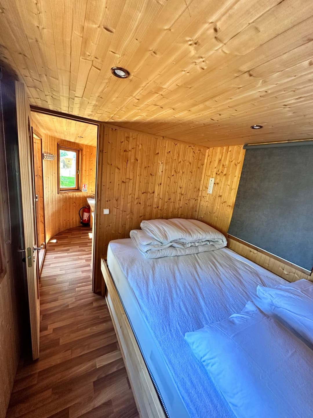 Cabane pour 4 personnes avec étang de pêche très poissonneux