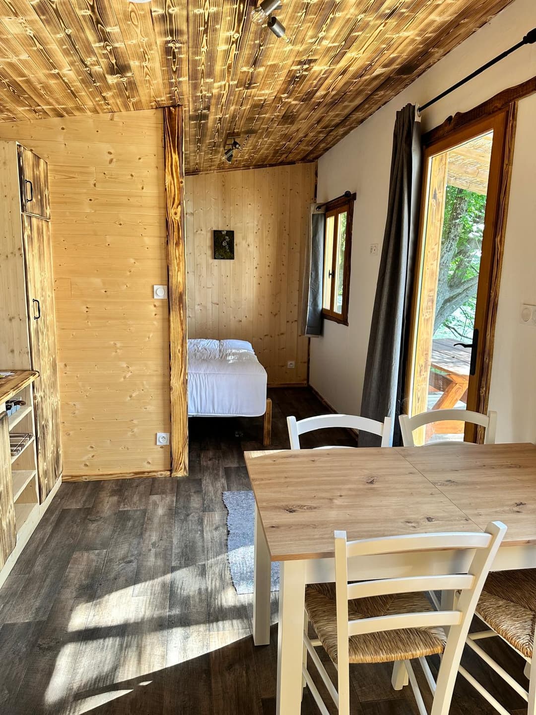 Chalet, tiny house & sauna au bord d’un étang privé de 3 ha