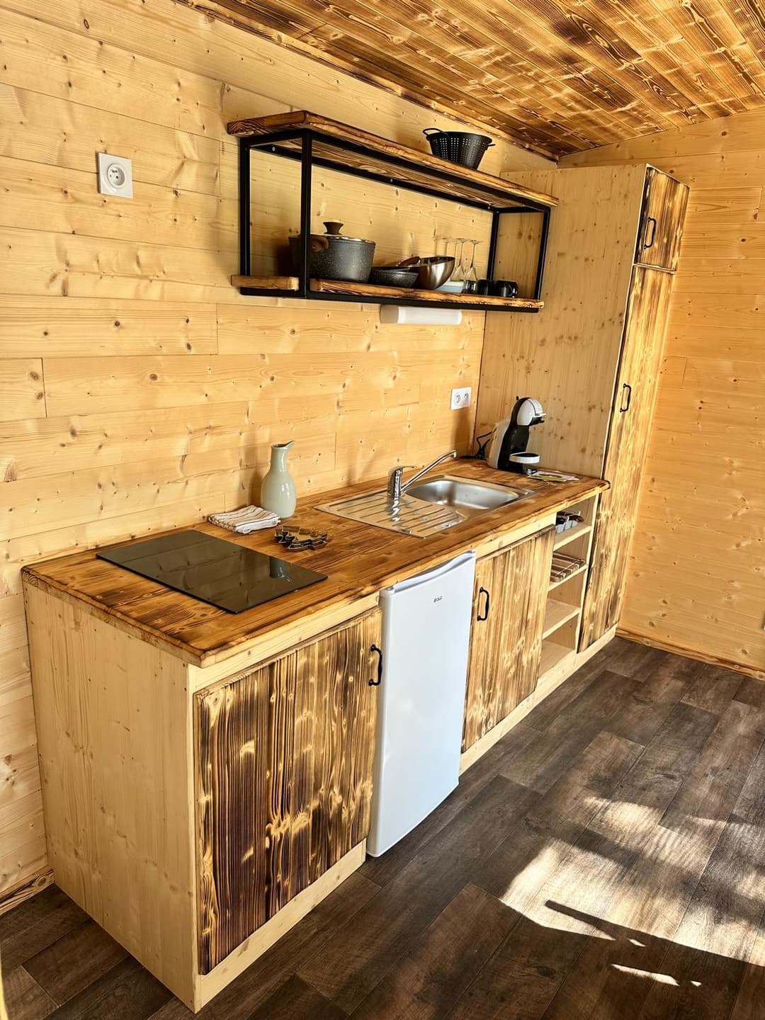 Chalet, tiny house & sauna au bord d’un étang privé de 3 ha