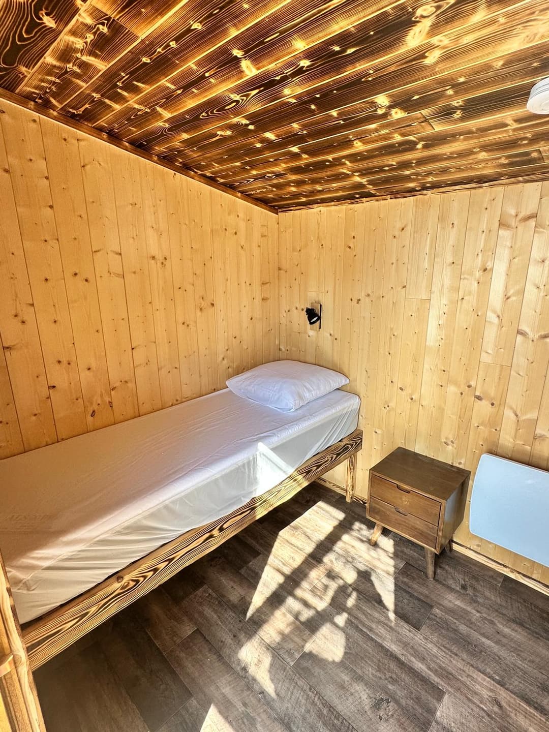 Chalet, tiny house & sauna au bord d’un étang privé de 3 ha