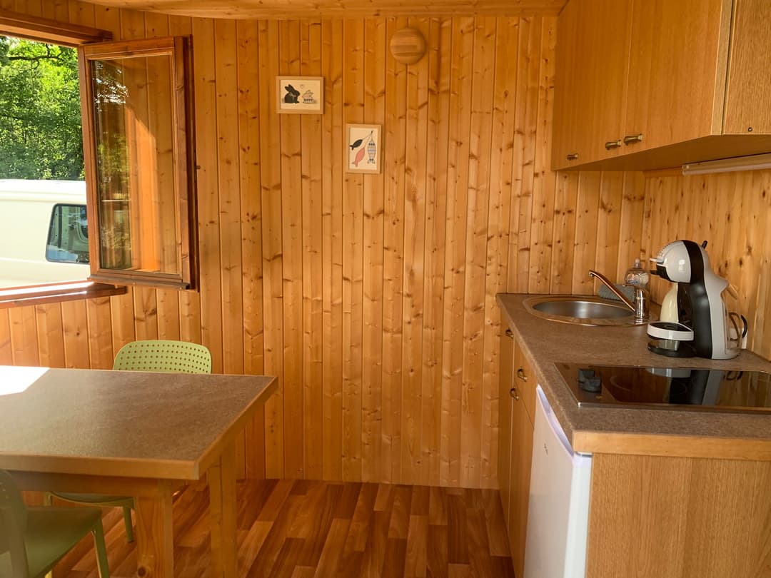 Le Gland - Cabane isolée au bord de l’eau, pêche