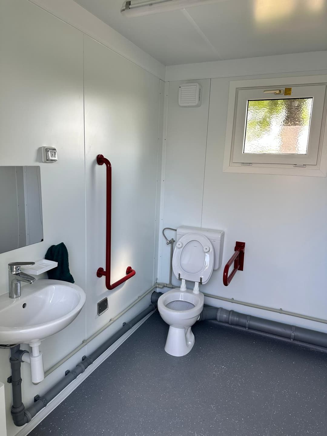 Cabane au bord de l’eau pour un moment de détente