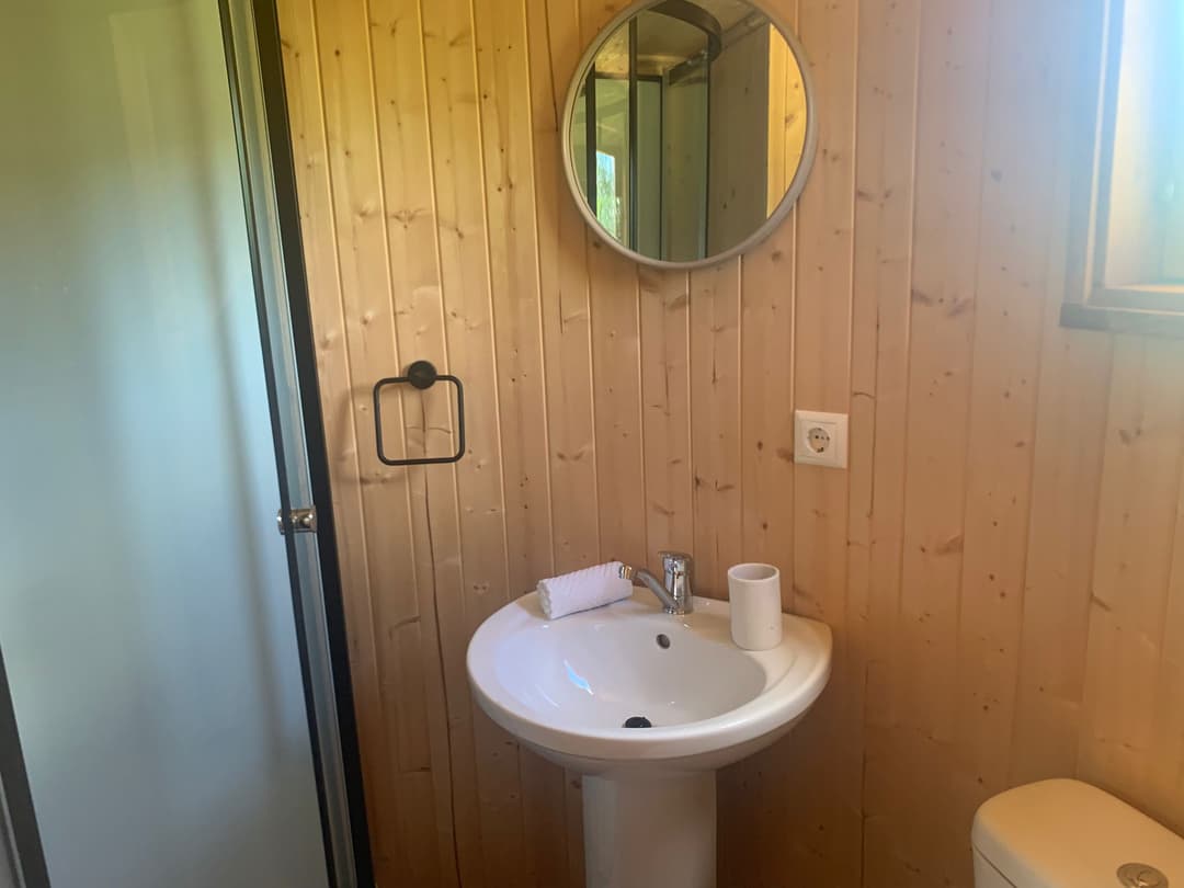 Le Gland - Cabane isolée au bord de l’eau, pêche