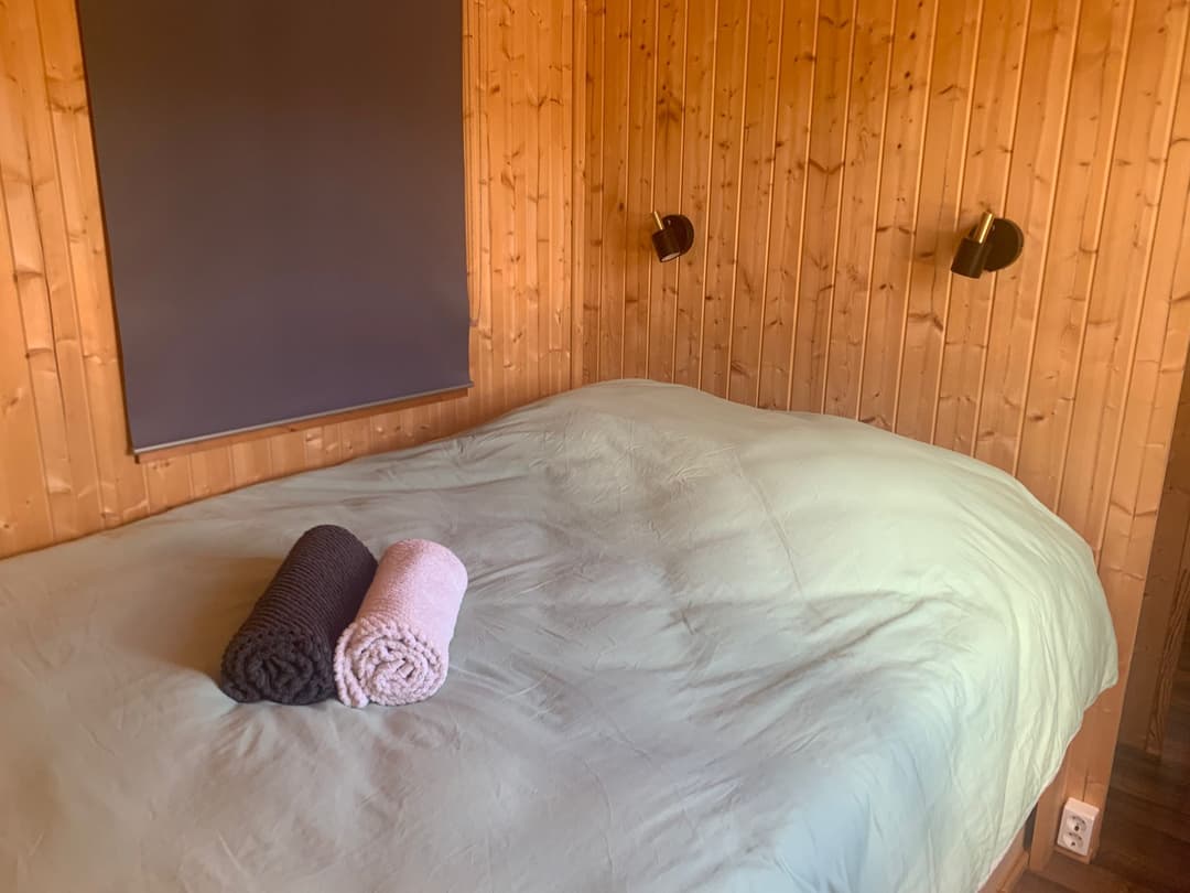 Le Gland - Cabane isolée au bord de l’eau, pêche