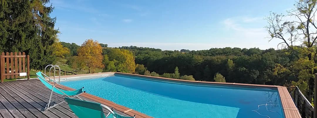 Cabane insolite en dôme avec accès à un étang et une piscine