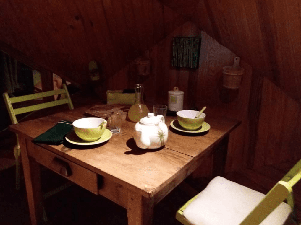 Cabane insolite en dôme avec accès à un étang et une piscine