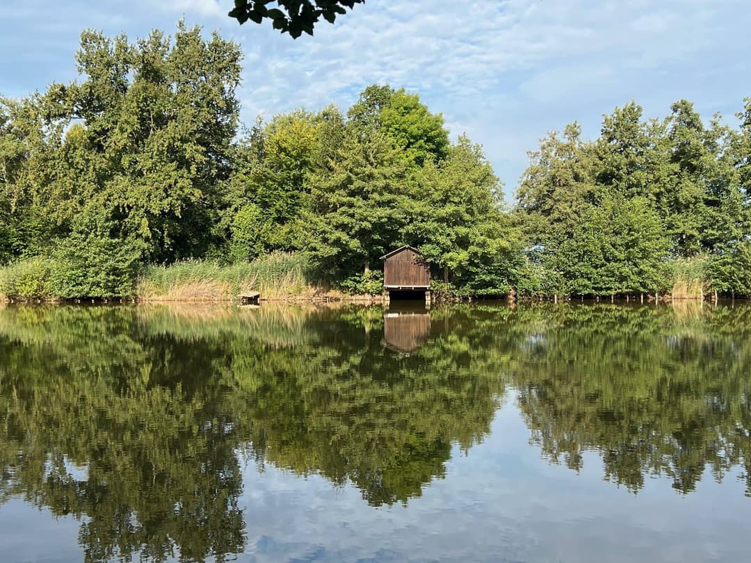 Etang à louer en Isère pour stationner votre camping-car et pêcher 
