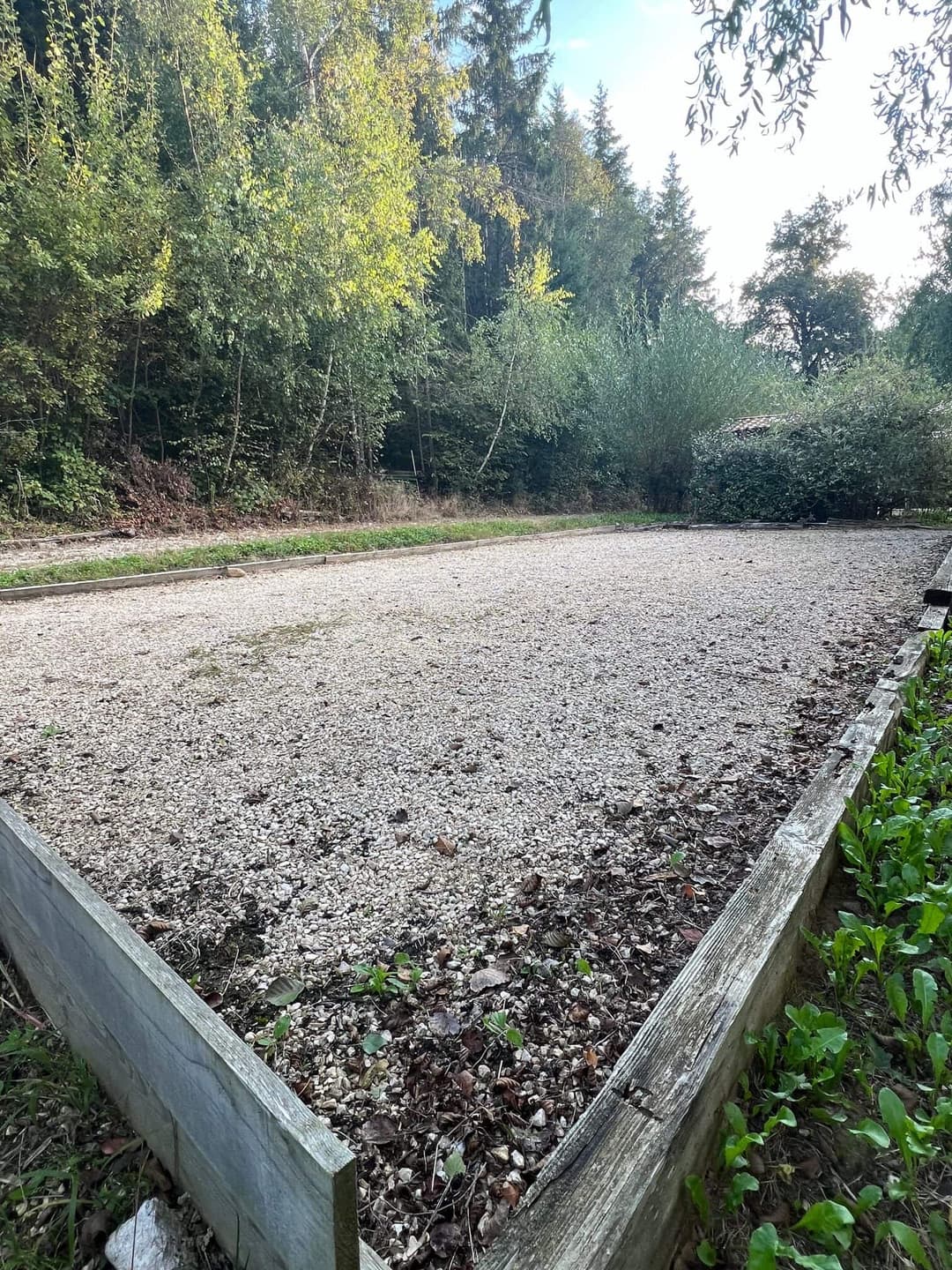 Etang à louer en Isère pour stationner votre camping-car et pêcher 