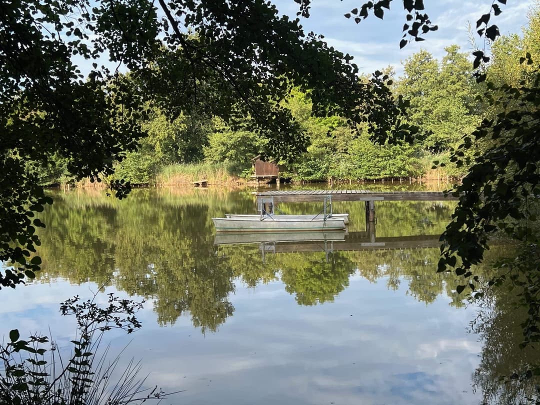 Etang à louer en Isère pour stationner votre camping-car et pêcher 