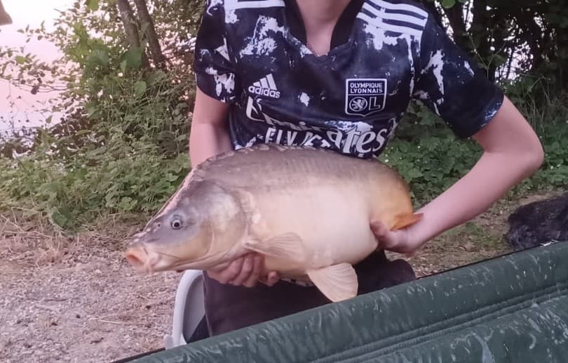 Etang à louer en Isère pour stationner votre camping-car et pêcher