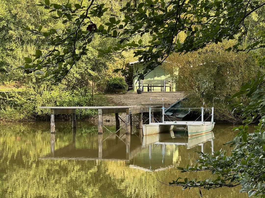 Etang à louer en Isère pour stationner votre camping-car et pêcher 