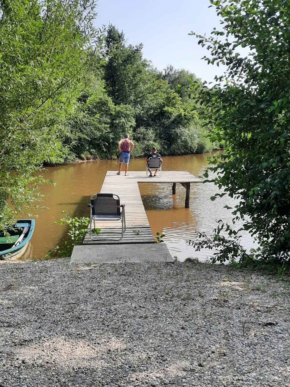 Etang à louer en Isère pour stationner votre camping-car et pêcher 