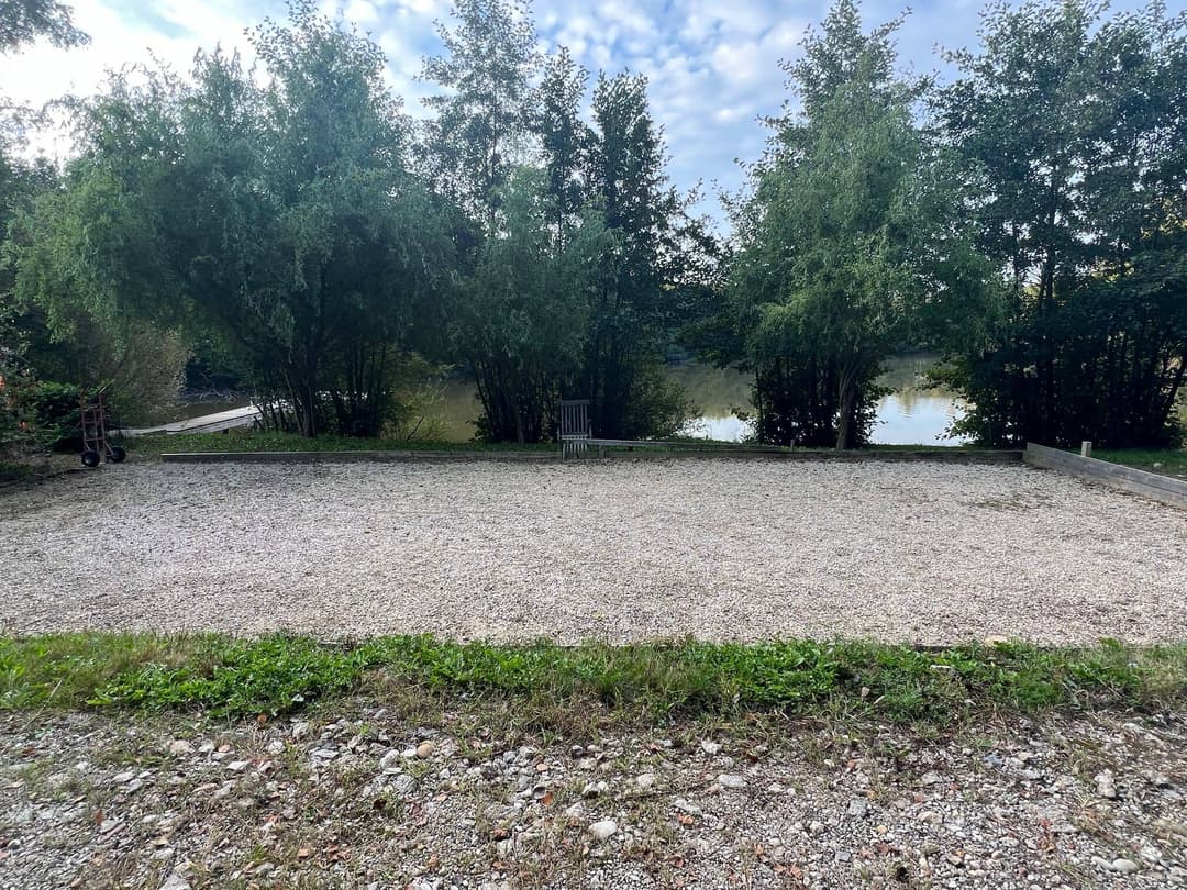 Etang à louer en Isère pour stationner votre camping-car et pêcher 