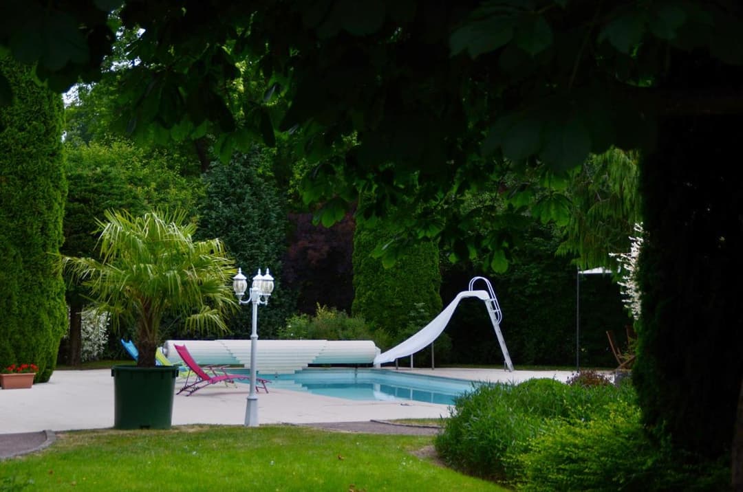 Chalet 4 couchages avec sa piscine et son étang