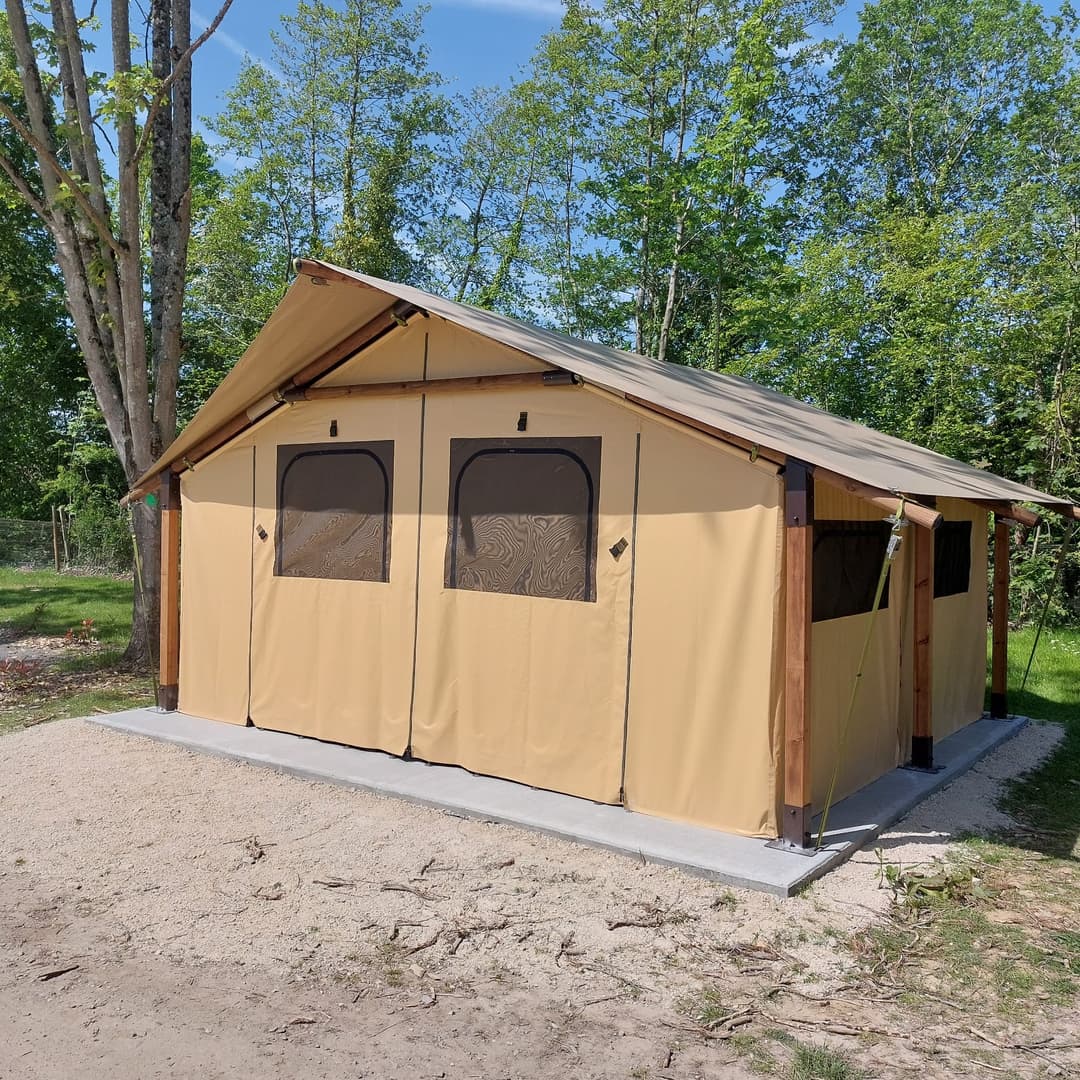 Étang de 12 ha avec lodge tout équipé, paradis pour les amateurs de poissons trophées 