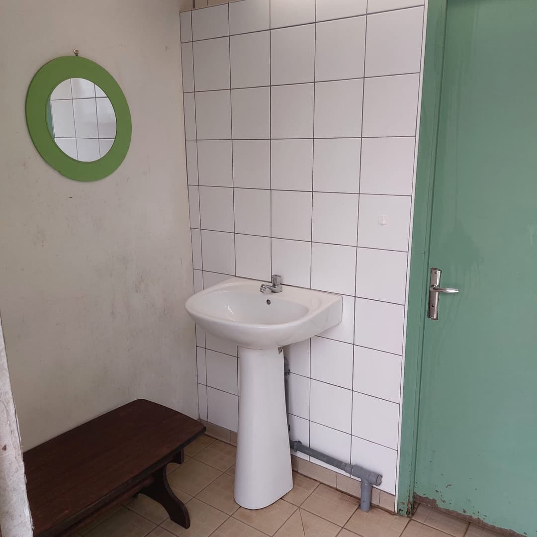 Étang de 12 ha avec lodge tout équipé, paradis pour les amateurs de poissons trophées 