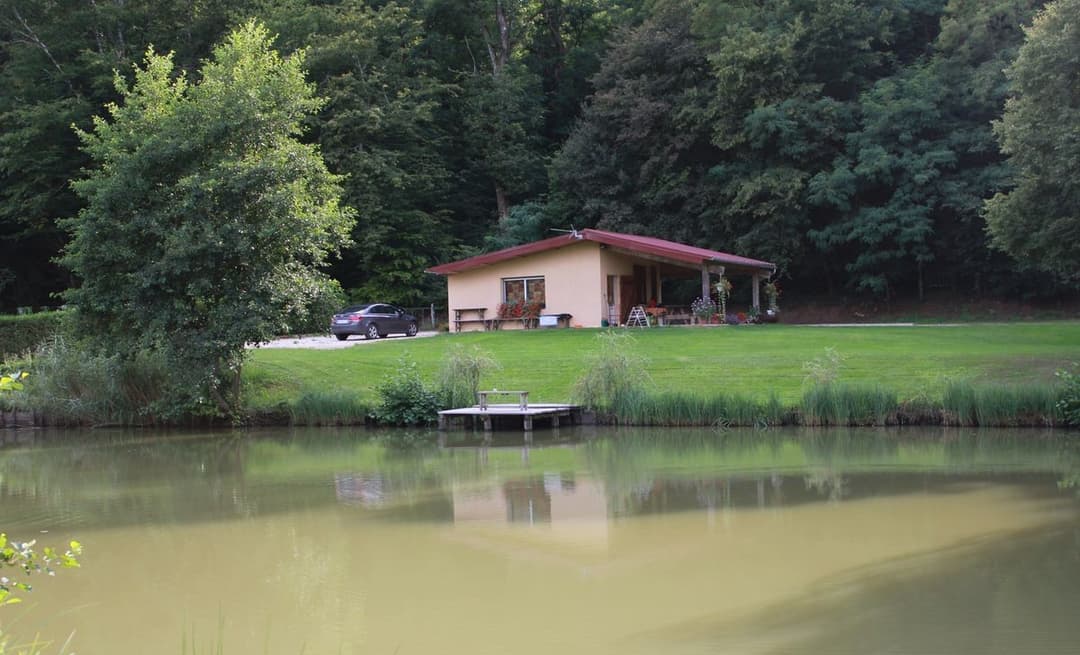 Location étang en Haute-Saône avec maison, eau et électricité et son étang de 1ha