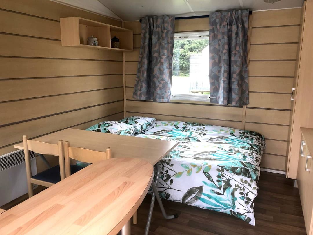 Mobil-home tout confort avec accès à un étang privé de 2 hectares
