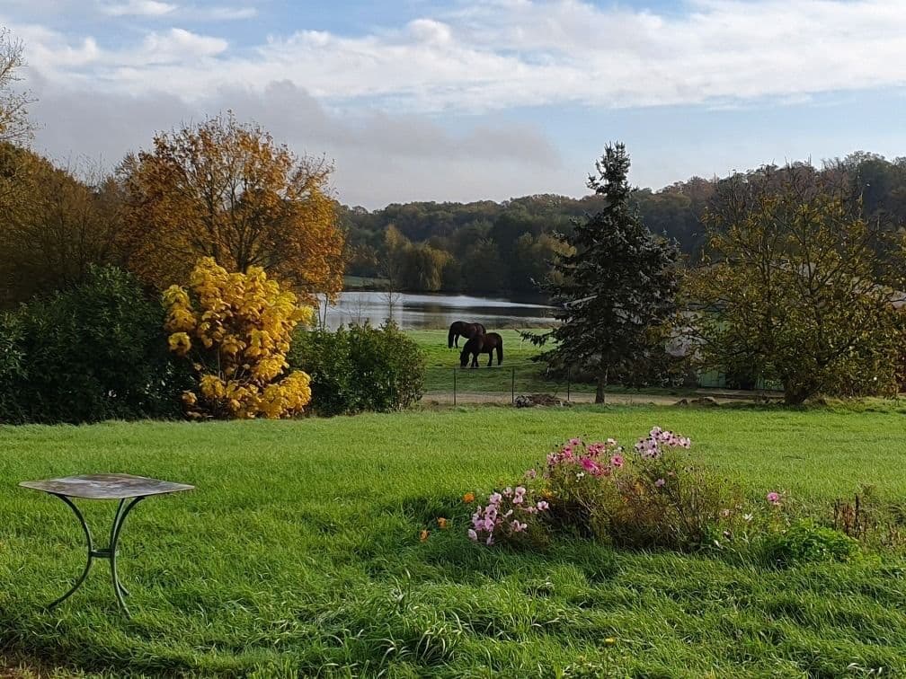 Mobil-home tout confort avec accès à un étang privé de 2 hectares