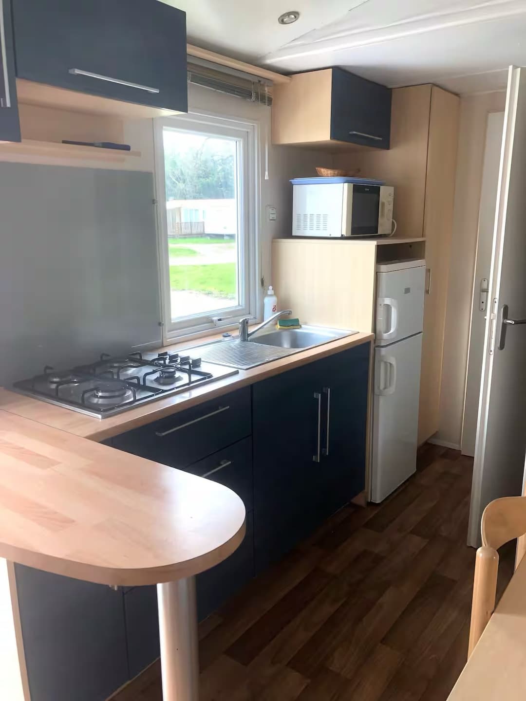 Mobil-home tout confort avec accès à un étang privé de 2 hectares