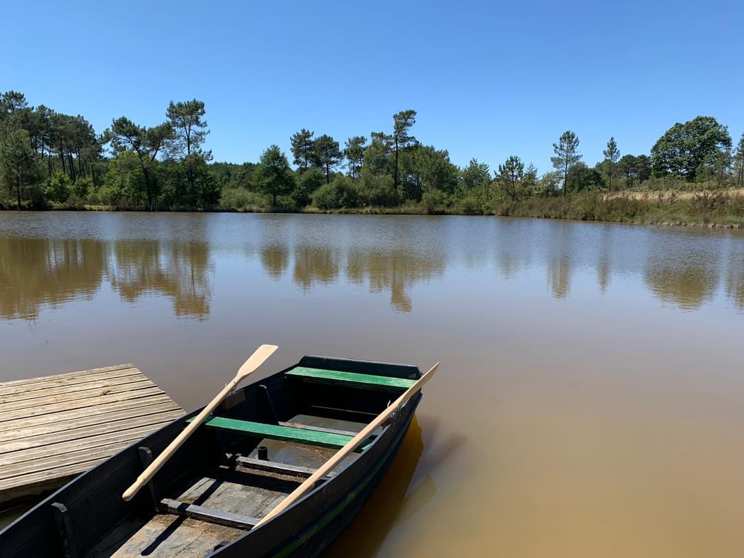 Étang privé au cœur du Périgord Blanc à 1h30 de Bordeaux