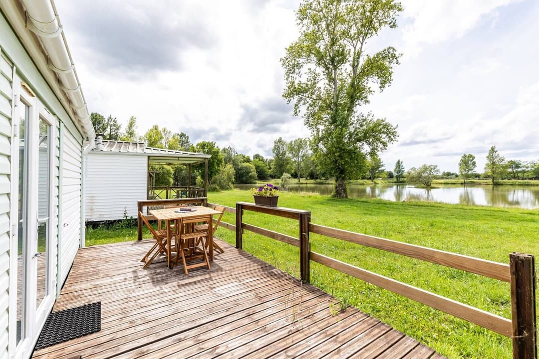 Mobil-home tout confort en bord d’eau, au cœur du Médoc