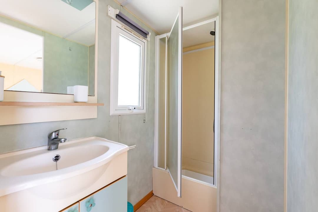 Mobil-home tout confort en bord d’eau, au cœur du Médoc