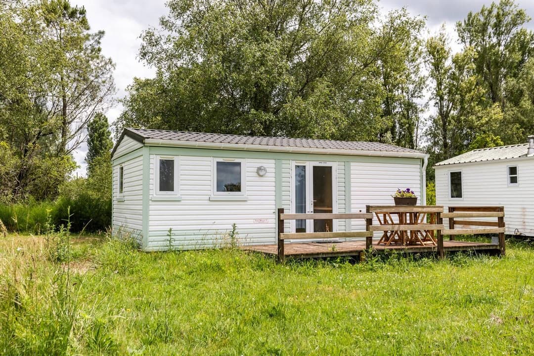 Mobil-home tout confort en bord d’eau, au cœur du Médoc