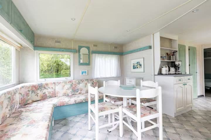 Mobil-home tout confort en bord d’eau, au cœur du Médoc