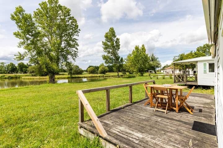 Mobil-home tout confort en bord d’eau, au cœur du Médoc