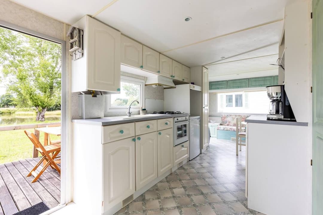 Mobil-home tout confort en bord d’eau, au cœur du Médoc