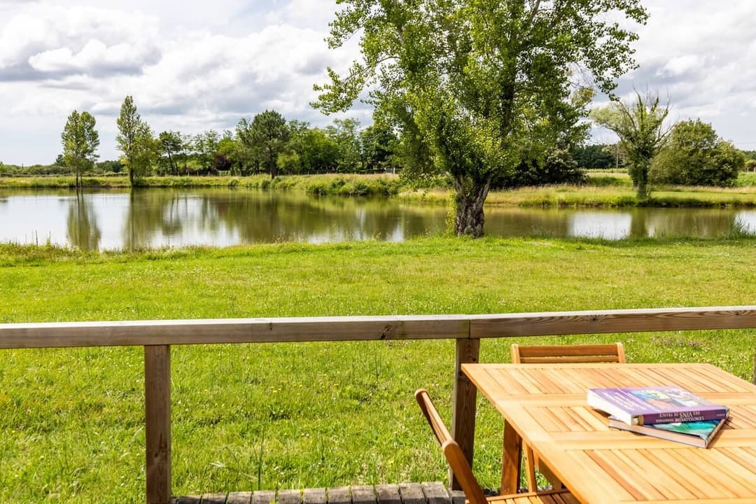 Mobil-home tout confort en bord d’eau, au cœur du Médoc