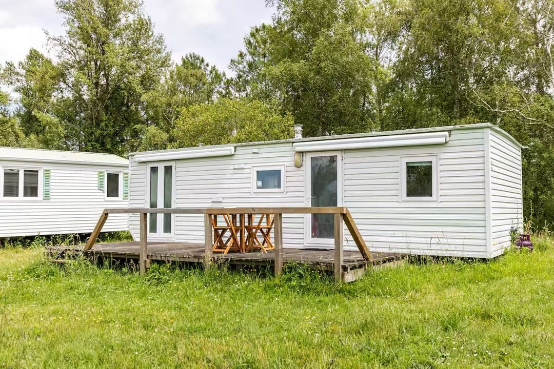 Mobil-home tout confort en bord d’eau, au cœur du Médoc