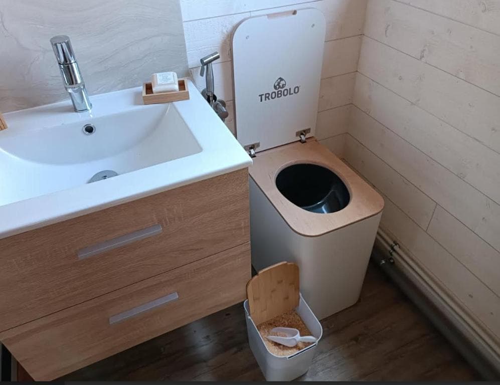 Pêche et nature : votre Tiny House écologique au bord de l'eau