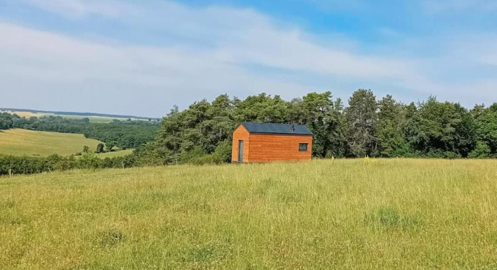 Pêche et nature : votre Tiny House écologique au bord de l'eau
