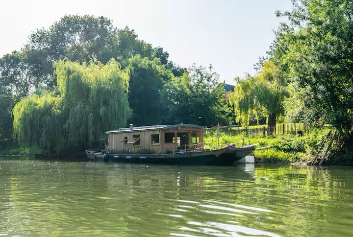 Magnifique péniche tout équipée au bord du Loir