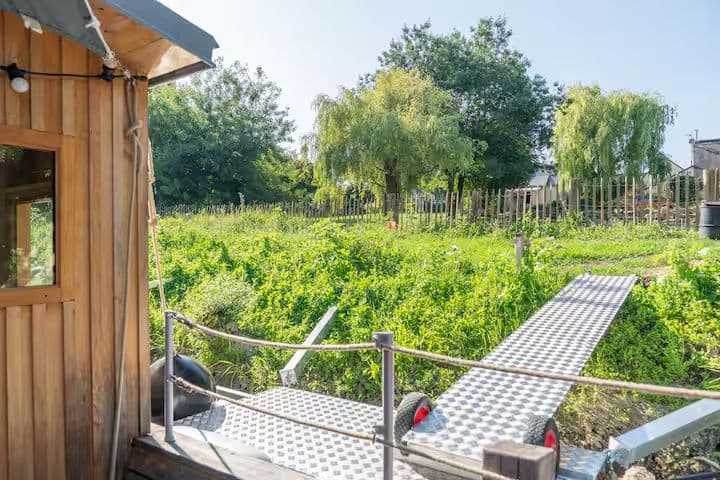 Magnifique péniche tout équipée au bord du Loir