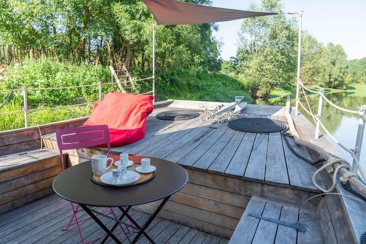 Magnifique péniche tout équipée au bord du Loir