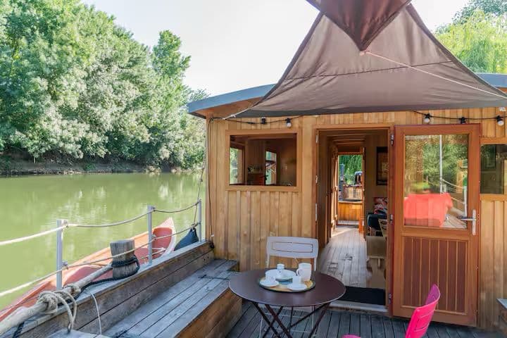 Magnifique péniche tout équipée au bord du Loir