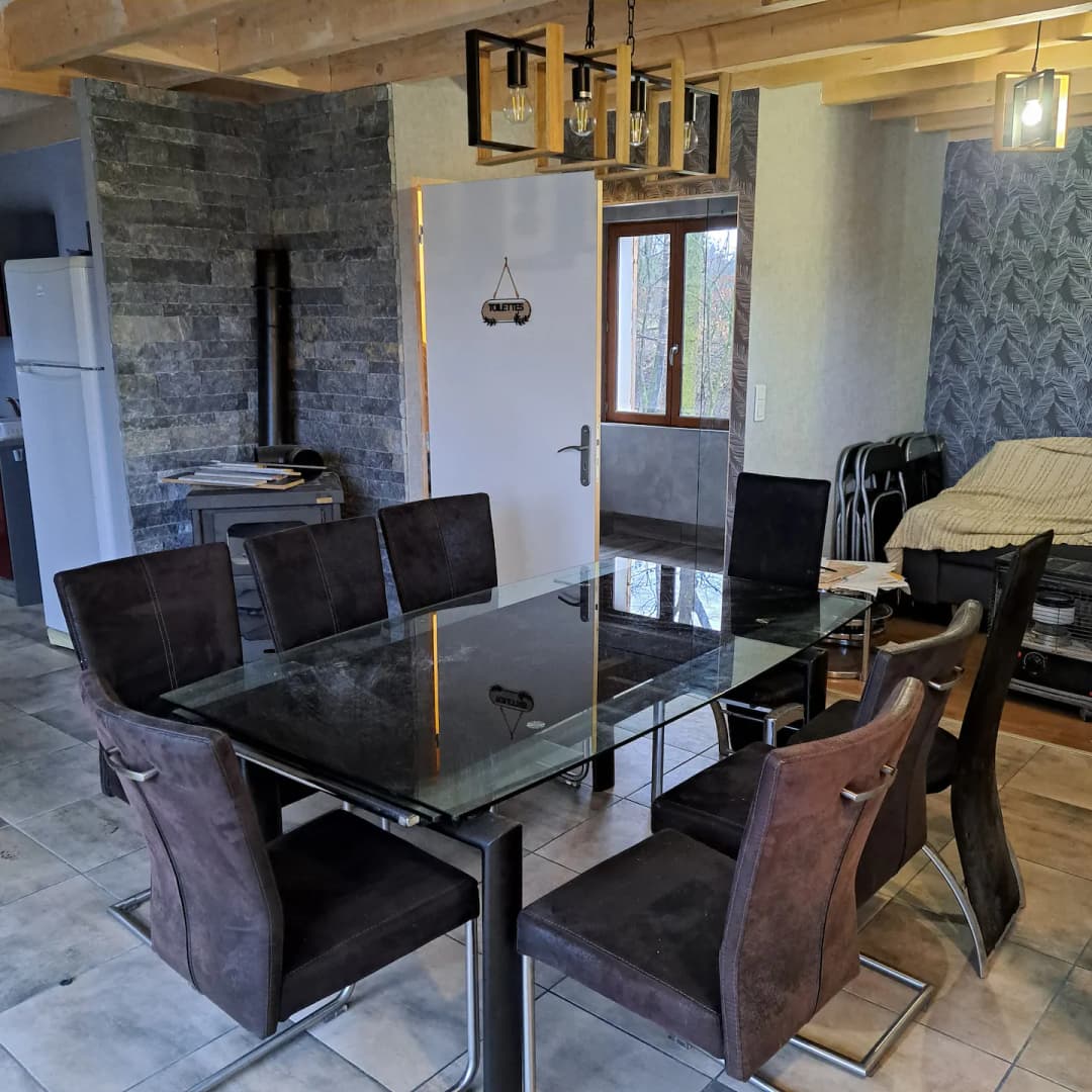 Gîte et son étang à côté des chevaux 